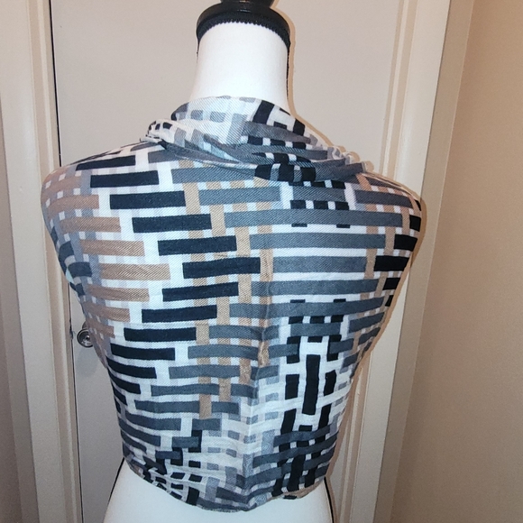 Scarf/Wrap - Picture 4 of 6